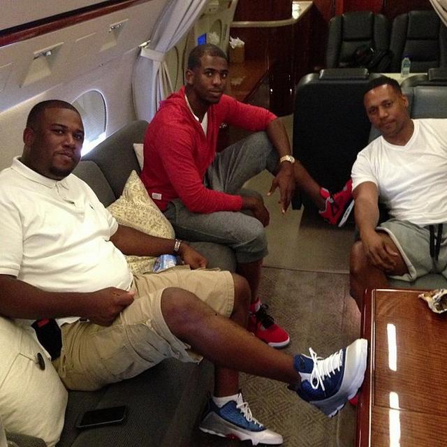 篮球篮网主力中锋脚踝扭伤，伤势待评估（篮网首发中锋脚踝扭伤，伤情待进一步评估）