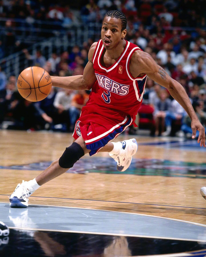 足球比赛中如何保持体能？（怎样在足球比赛中维持体能？）