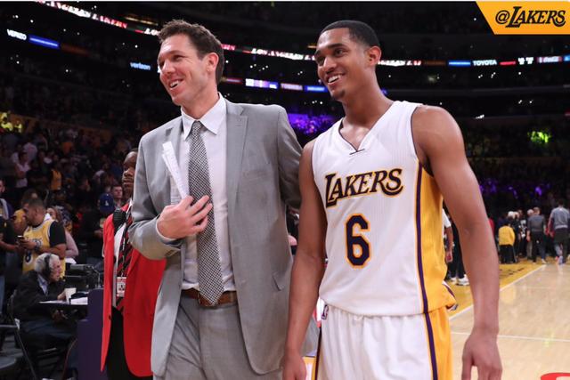 电讯报：斯特林6年前对亚特兰大狂轰4球，现如今已成隐形人（电讯报：曾对亚特兰大上演大四喜的斯特林，如今在队中几乎隐身）