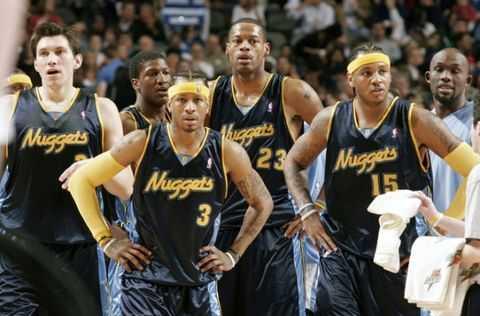 网球到底是黄色还是绿色的？ 你们觉得呢？（网球究竟是黄色还是绿色？你怎么看？）