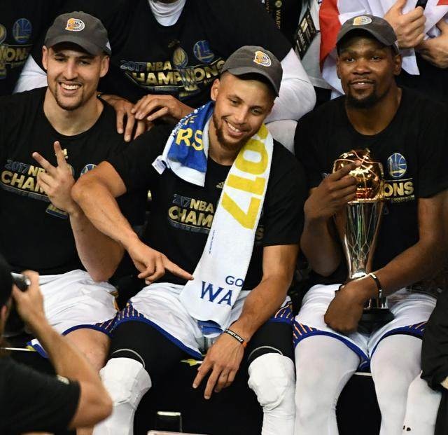 恍如隔世，巴萨上一次在诺坎普比赛法蒂双响，登贝莱助攻（时过境迁，巴萨上次在诺坎普亮相，法蒂梅开二度，登贝莱贡献助攻）