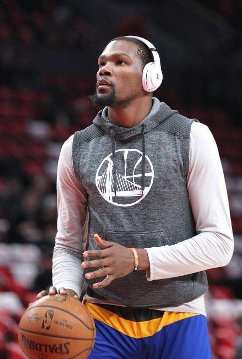 姆伯莫打进一球，吃到一张黄牌，赛后收获7.8的虎扑评分！（姆伯莫一球一黄，赛后获虎扑7.8分）