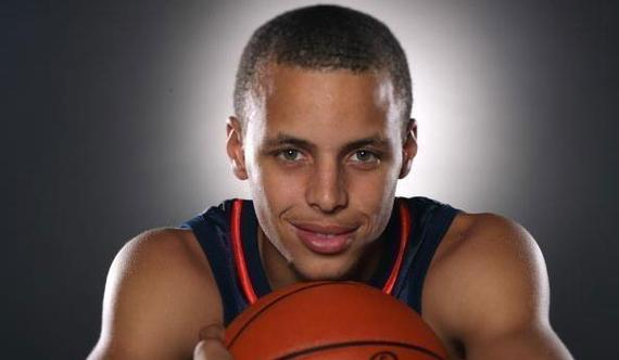 韩足晚报（2025.11.14）完胜，韩国拿到关键胜利（韩足晚报（2025.11.14）：韩国完胜拿下关键三分）